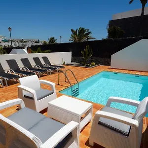 https://villa-oasis.in-canary-islands.com