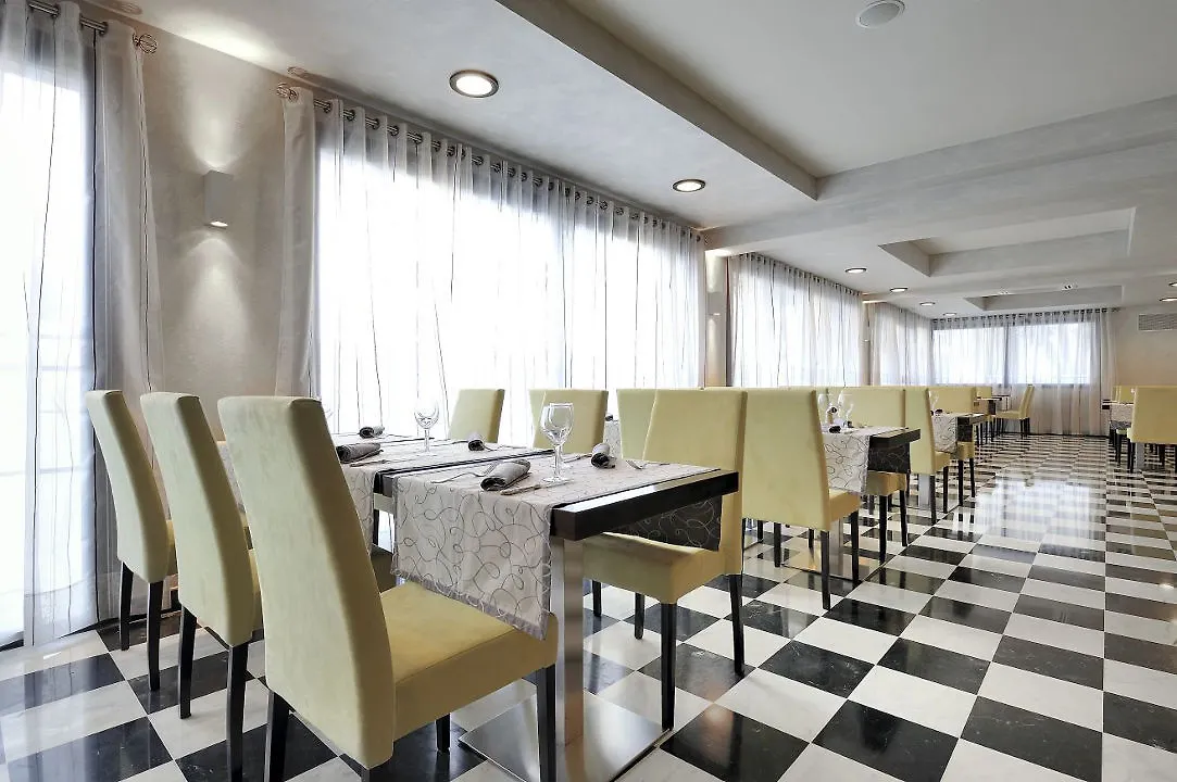 Salles Hotel Aeroport De Girona Riudellots de la Selva 4*,  Ισπανία